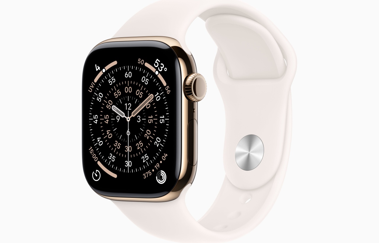 Apple Watch Series 11 GPS + Cellular 42mm Gold Titanium Case with Light Blush Sport Band